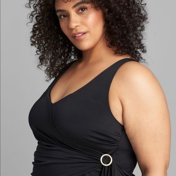 Fitted Faux-Wrap No-Wire Swim Tankini Top in Black - Picture 4 of 7